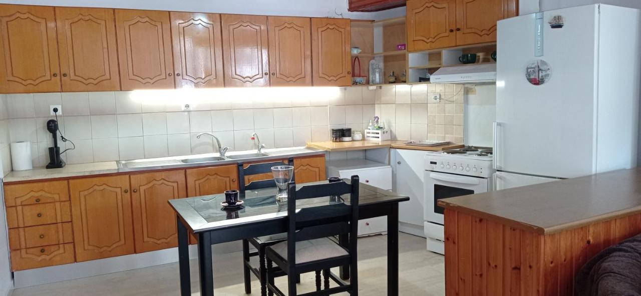 Ευρύχωρο Και Άνετο Διαμέρισμα Στην Ιτέα Joanna'S Apartment Kirra Eksteriør bilde
